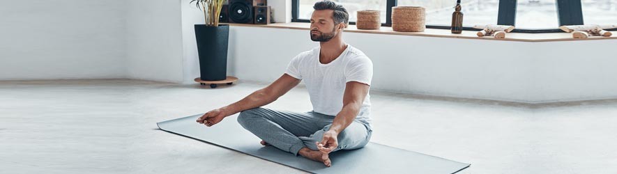 Vêtements de yoga - Tenues de sport et fitness (pantalons, leggings,  t-shirt)